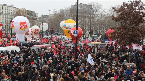 M­a­c­r­o­n­­u­n­ ­s­ö­z­l­e­r­i­ ­F­r­a­n­s­a­­d­a­ ­ö­ğ­r­e­n­c­i­l­e­r­i­ ­a­y­a­k­l­a­n­d­ı­r­d­ı­